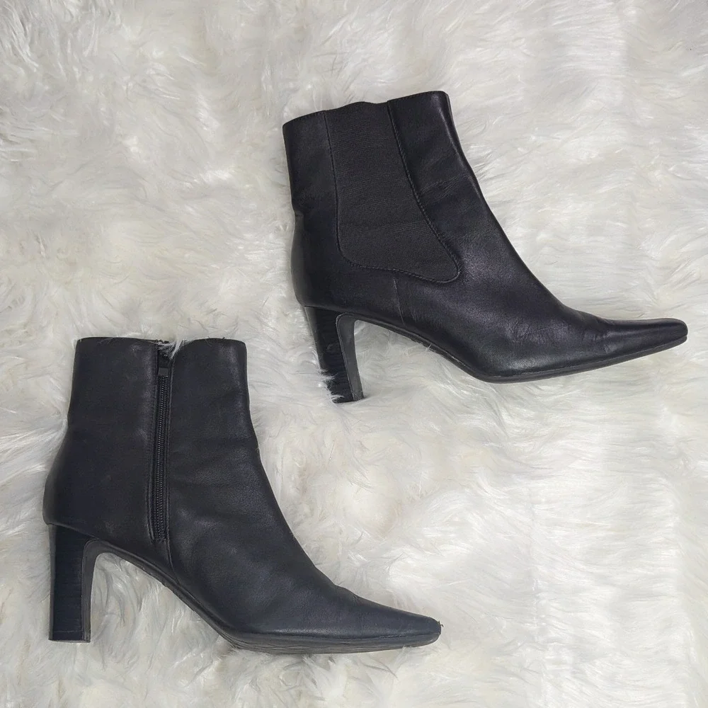 Black Leather Pointed Toe Heeled Ankle Booties from Predictions Size 7.5